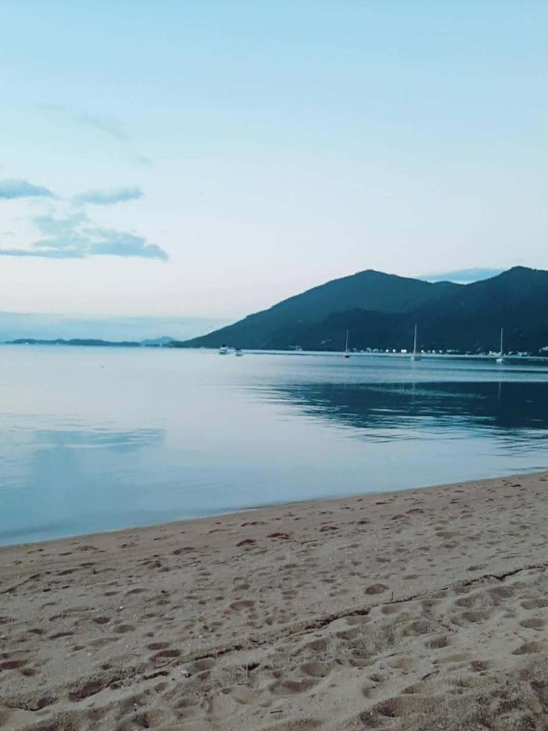 Pe Na Areia, Casa Na Praia De Frente Para O Mar Флорианополис Экстерьер фото